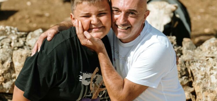 Il piccolo Cosimo Quarato e l’amore per l’allevamento di famiglia Il piccolo Cosimo Quarato e l’amore per l’allevamento di famiglia